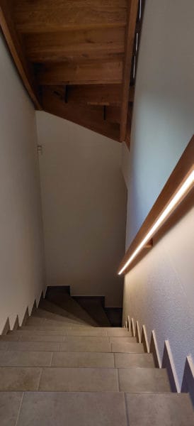 LED-Lichtband in einem Handlauf