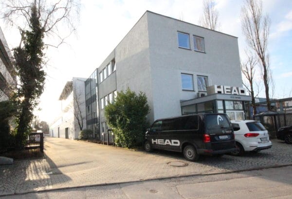 Außenansicht des HEAD Germany GmbH Gebäudes in Augsburg – SHI Gebäudetechnik Brandschutzertüchtigung