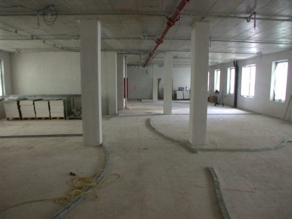 Rohbau mit vorbereitender Elektroinstallation und Kabeltrassenführung in der Frauenarztpraxis 5 Höfe in München