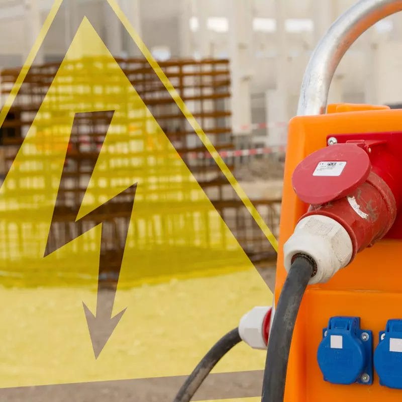 Baustromverteiler mit Starkstromanschluss und Elektro-Warnsymbol von SHI Elektro